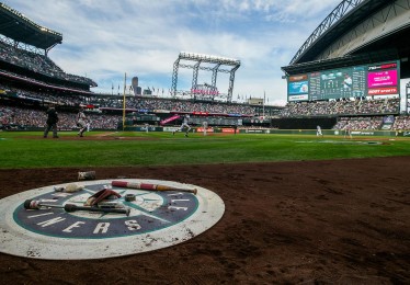 「球员为家乡而战：华体会体育app 呈现 MLB 人文情感，地区团队合作盛行造就棒球英雄」