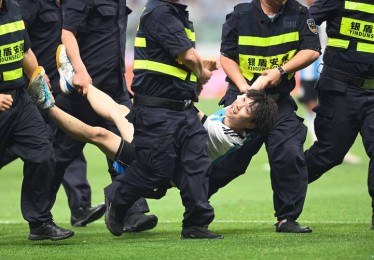 「观众爆满热度：华体会体育 赞叹热血球迷点燃球场氛围，成 MLB 旺季最大助推力」