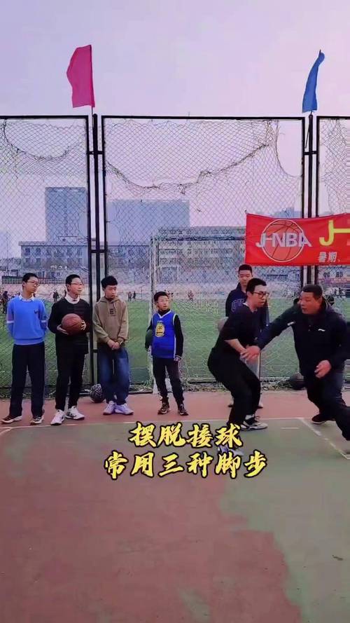 华体会体育app全程追踪:揭秘篮球联赛中技战术演变背后的教练智慧与团队默契构建
