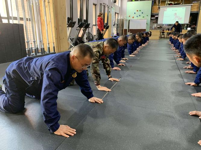 华体会体育app深度解析:聚焦国际冰球联赛中球队战术调整、体能对抗及比赛瞬间决策的精妙之处