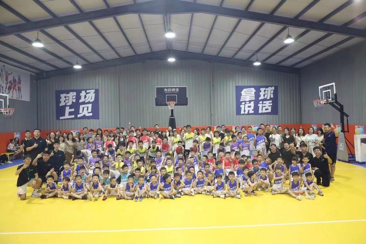 华体会体育多角度解读:从球迷热情到球场激情,展现篮球赛事带来的无限魅力