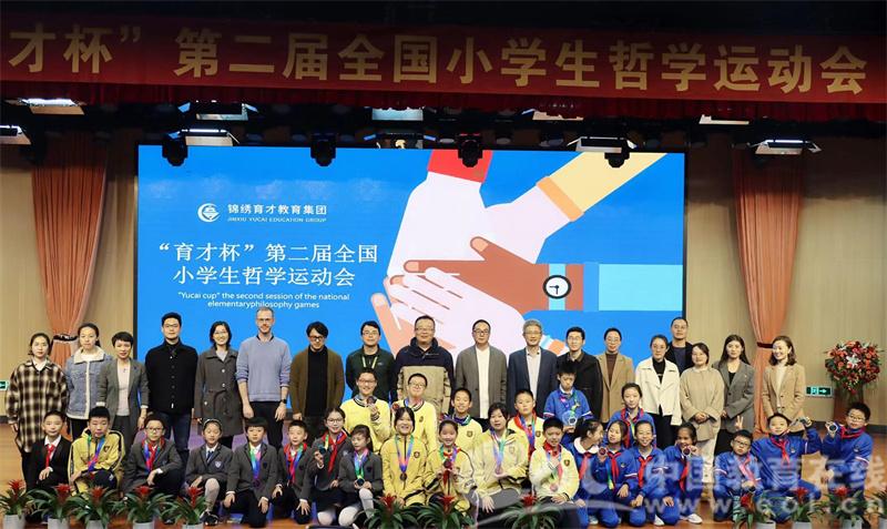 华体会体育app专题报道:探讨国际击剑比赛中选手技战术较量、反应速度及裁判评分标准的多维剖析